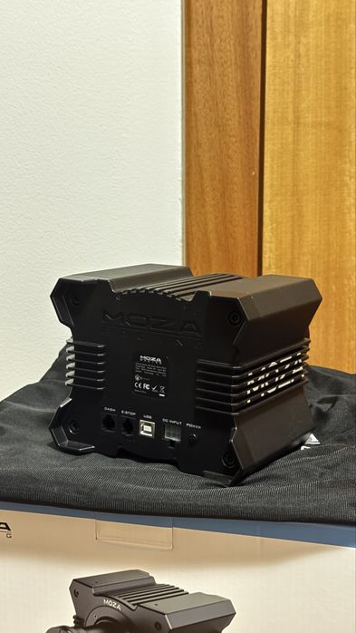 Moza R9 + Volante Moza KS + Pedais Fanatec CSL LC