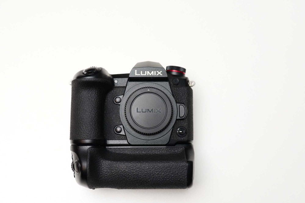 Panasonic Lumix G9 + grip + 4 aku