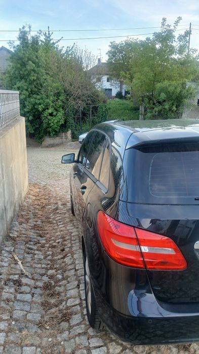 Mercedes-Benz b180 1800cc