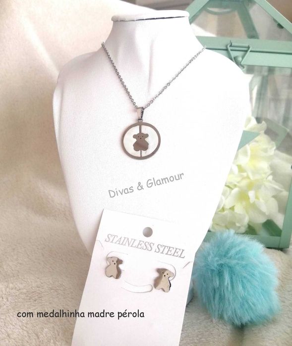 Vários colares no anúncio