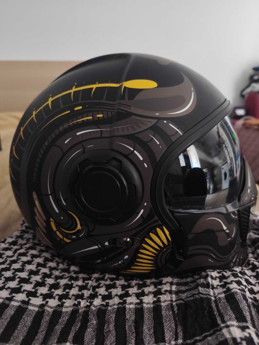 Vendo Capacete com Pintura " Alien "