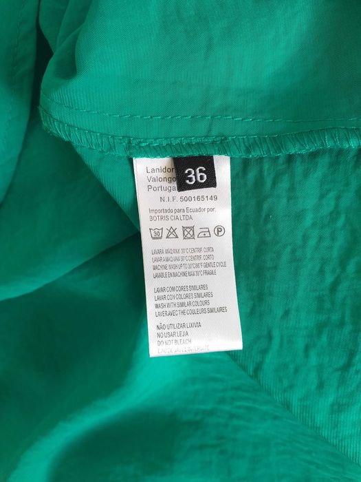 Vestido verde esmeralda com detalhe nas costas e mangas 3/4 S