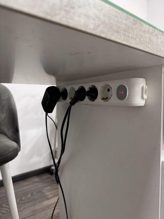 Продам два столи