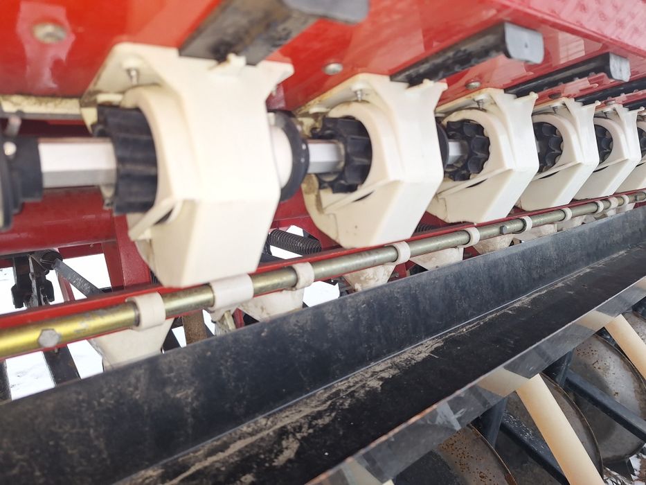 Дискова сівалка SIMULTA 2500 приципна з катками на два бачки