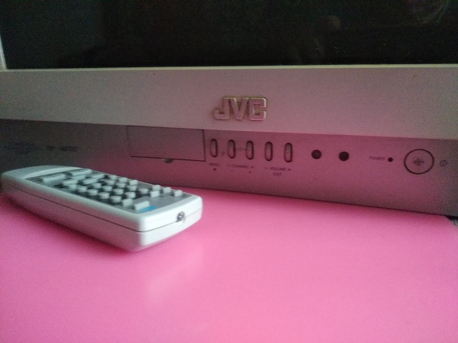 Телевизор JVC плоский экран