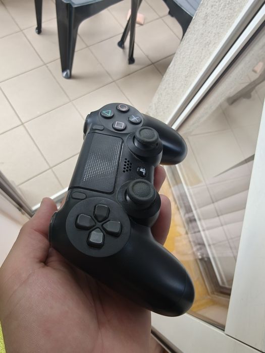PS4 pro 1Tb + pad