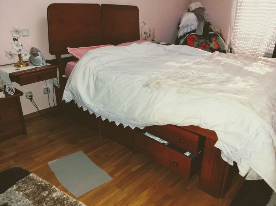 Troco ou vendo Mobilia de quarto CERNE