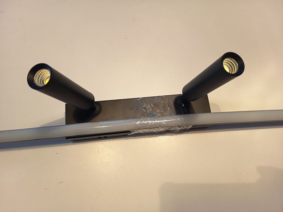 Led de parede com dois focos direcionáveis