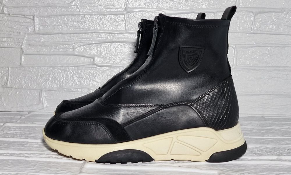 Шкіряні кросівки черевики CARMELLA (40 розмір)