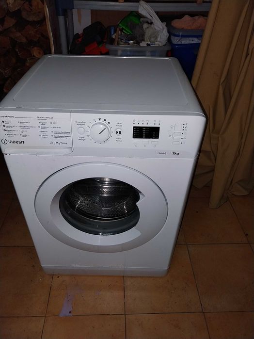 Máquina de lavar roupa indesit
