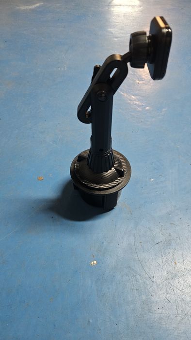 == uchwyt na telefon w miejsce na napoje ==