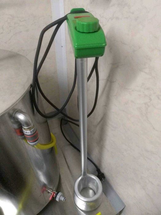 Elektryczny podgrzewacz mleka dla małych zwierząt – cieląt, jagniąt