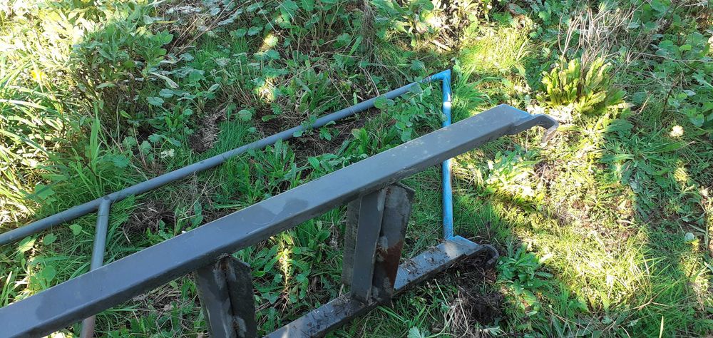 Escada em ferro ( 3,05 m x 0,46 m)