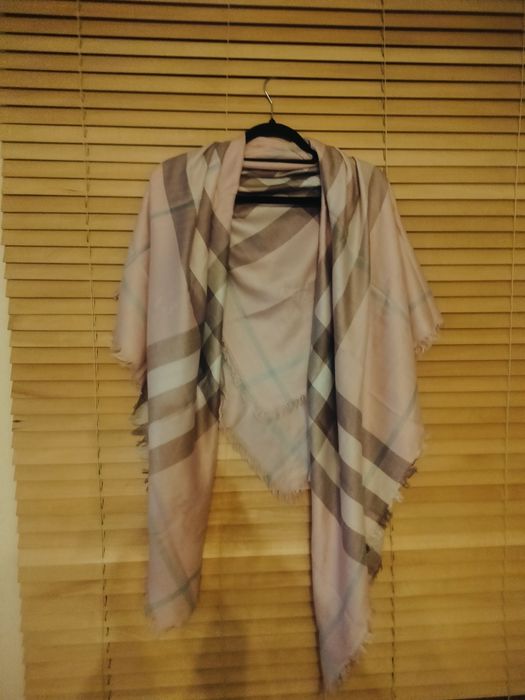 Chusta Burberry duza
