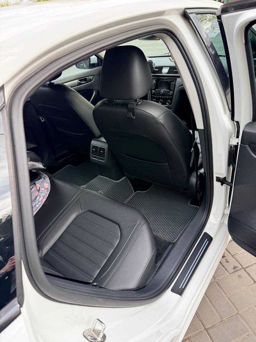 Продам Volkswagen Passat 2014 року SE