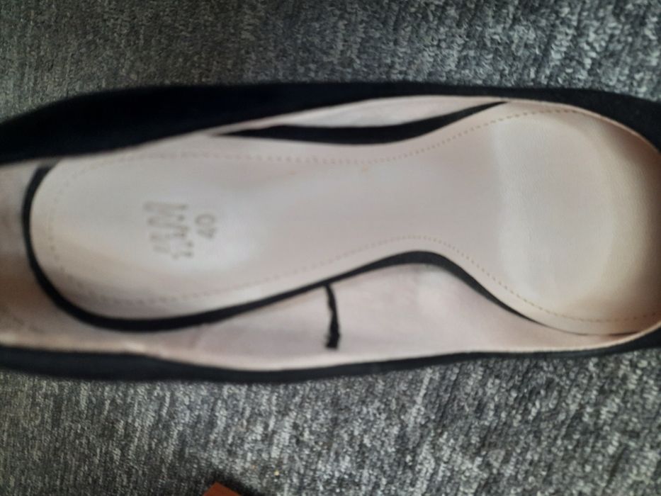 Nowe klasyczne szpilki pantofle 40 zamszowe H&M