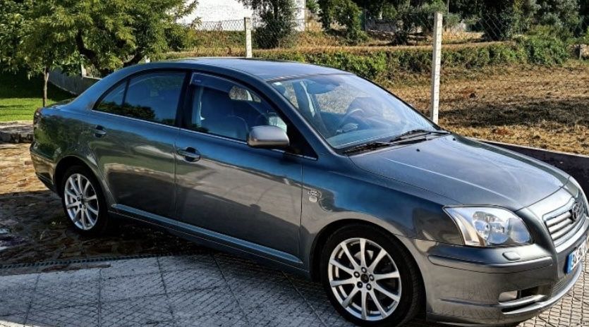 Toyota avensis full extras 185mil km nacional