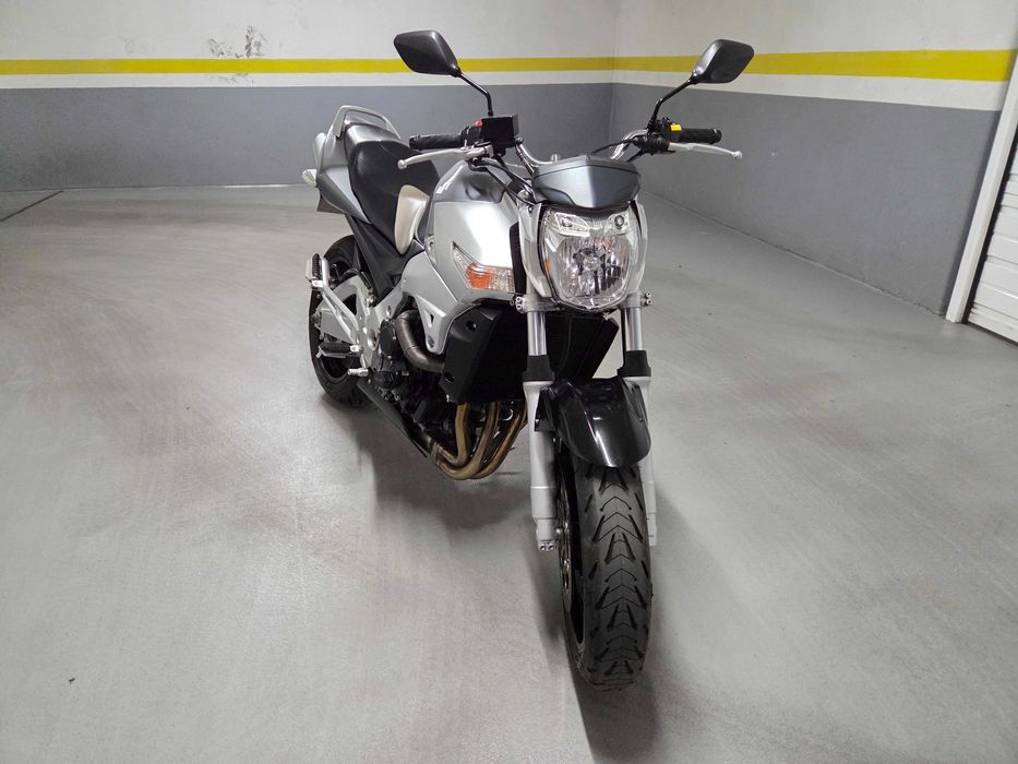 Suzuki GSR600, 2006 e apenas 10000km