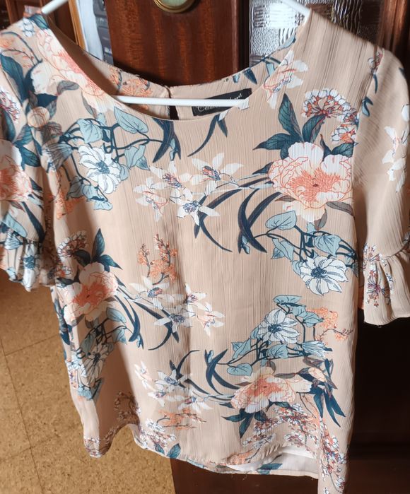 Blusa primaveril em tons suaves