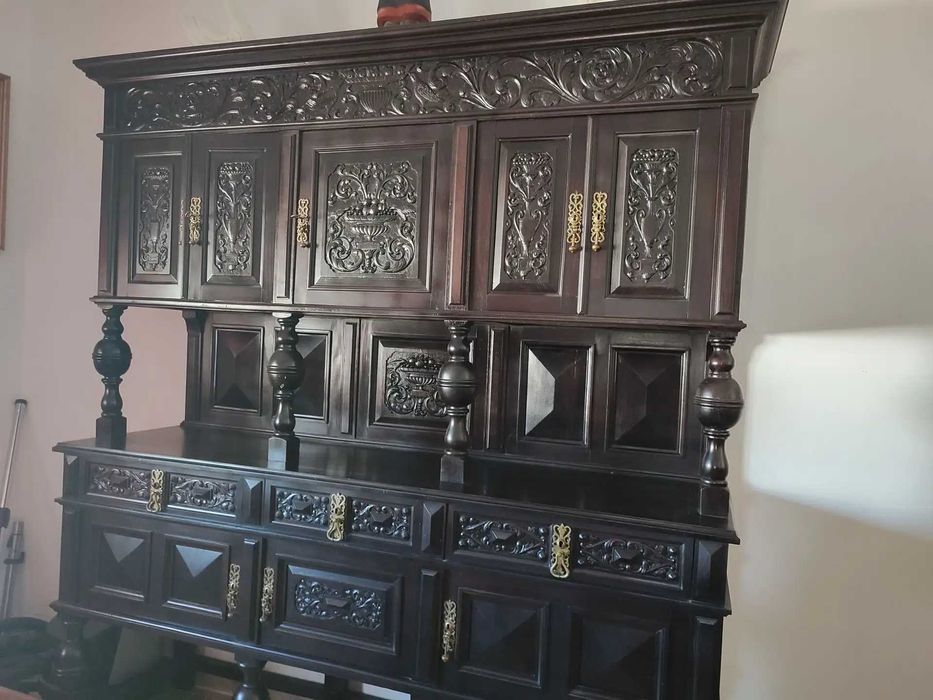 Mobília em pau preto com mais de 100 anos