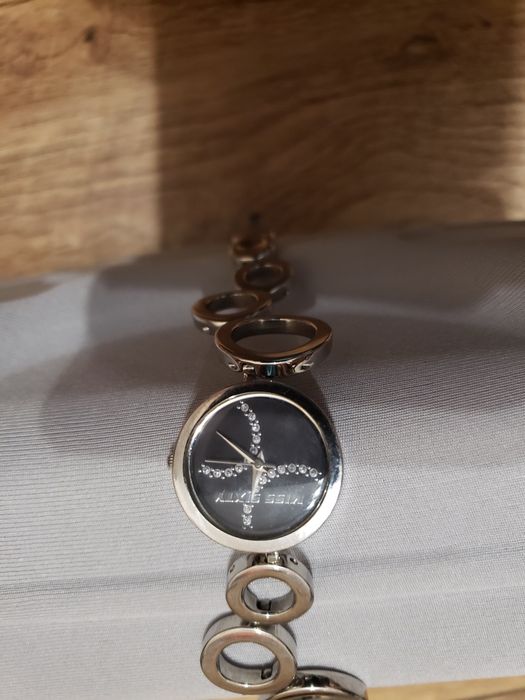 Годинники жіночі різні бренди робочі