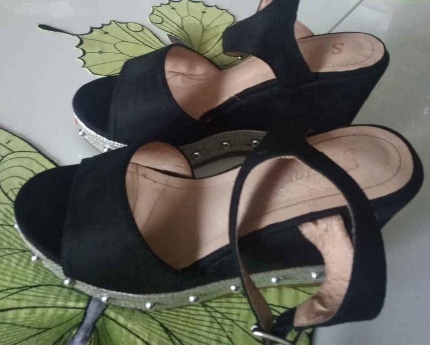 Eleganckie buty letnie sandały na koturnie 39