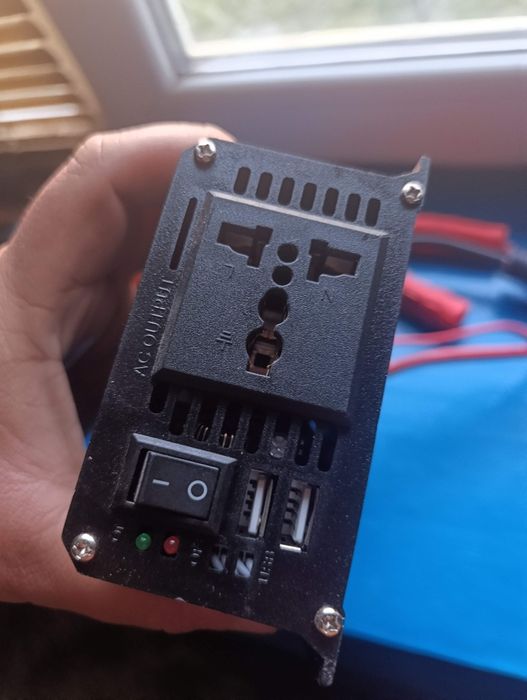 Продаю Инвертор 12V на 220V