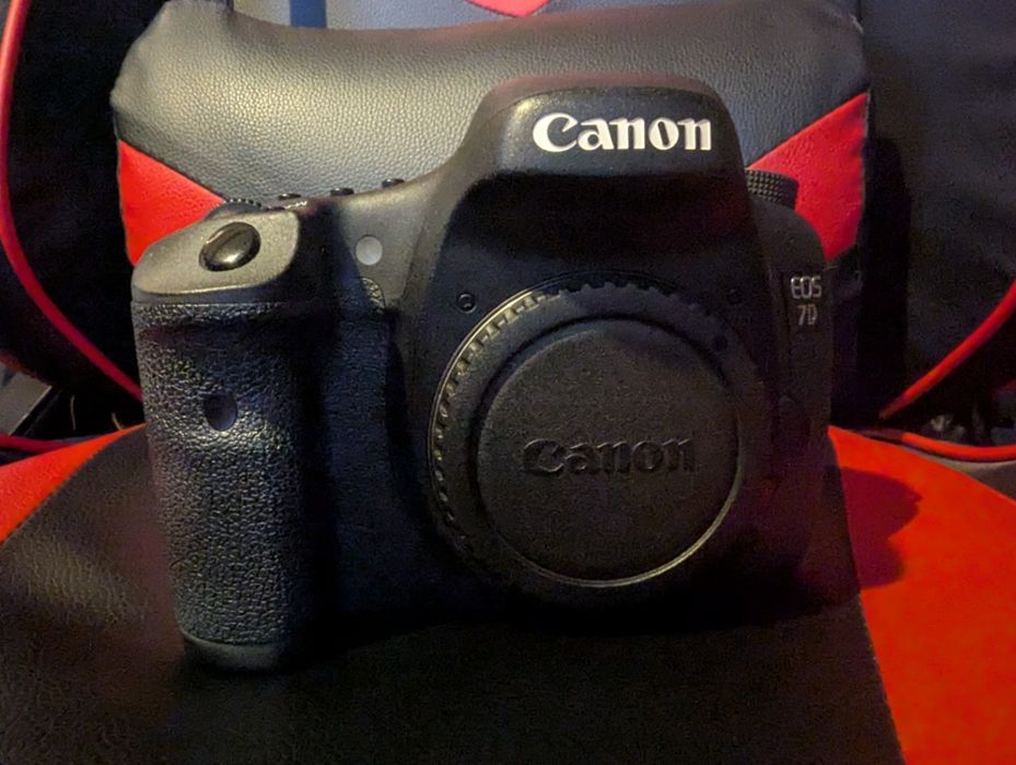 Canon 7D com apenas 10118 disparos (como nova)