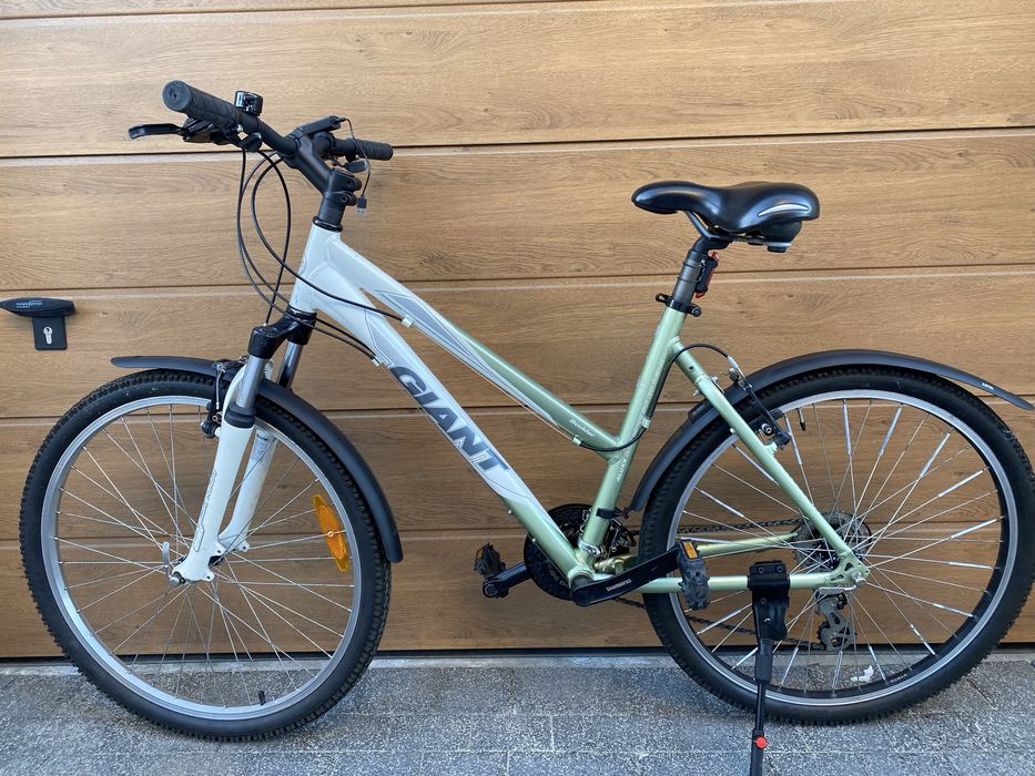 Rower damski Giant Boulder 26 cali, rama M, biało-oliwkowy