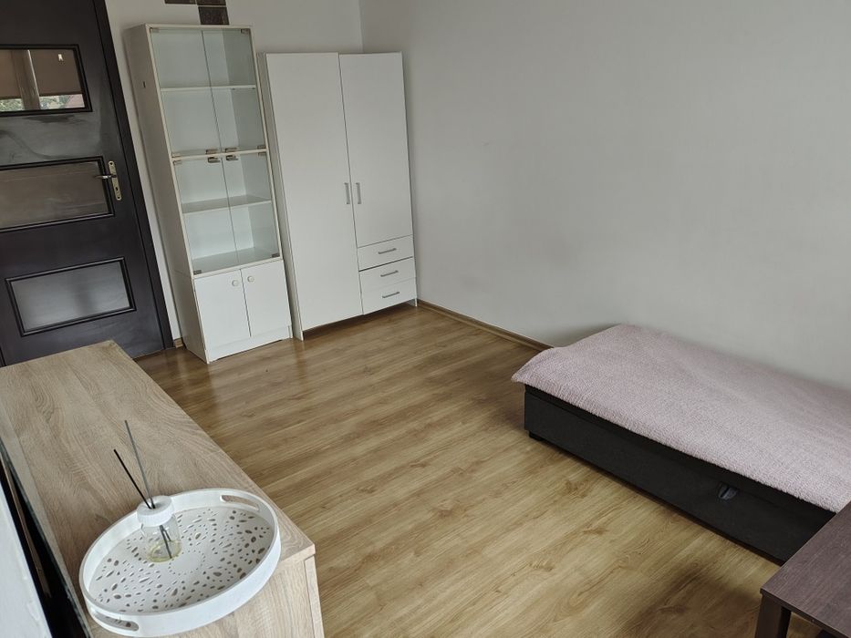 Duży pokój z balkonem 800 zł CAŁOŚĆ