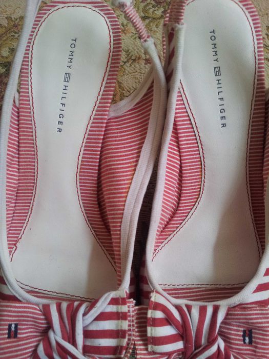 tommy hilfiger sandały na koturnie 37