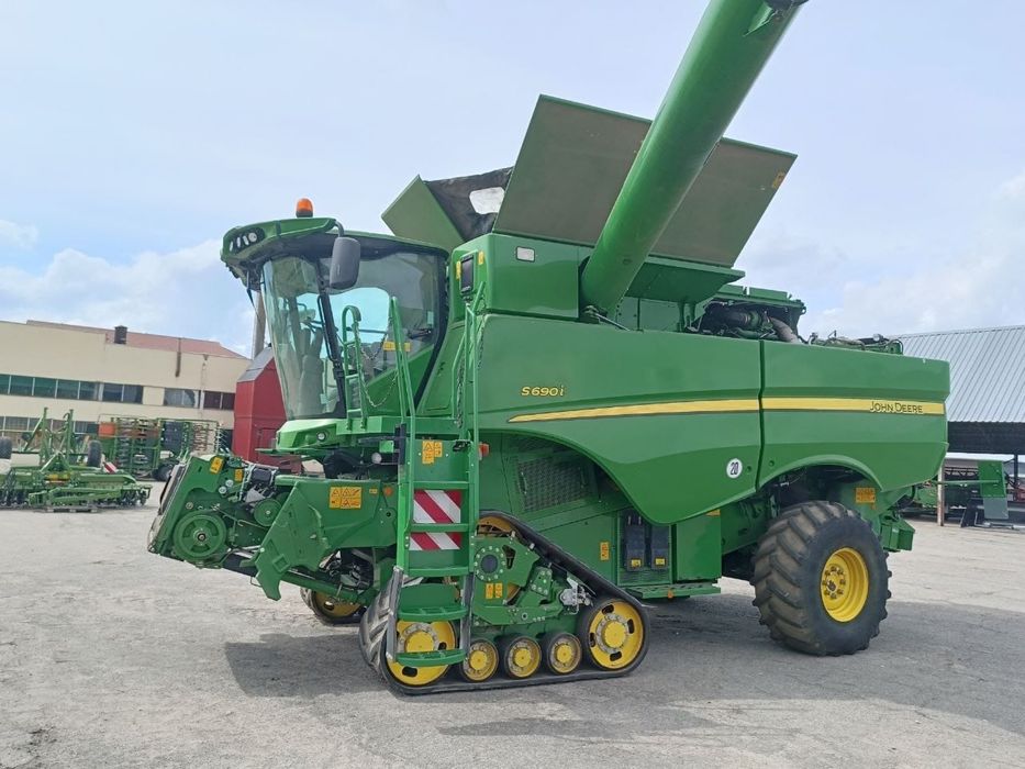 Комбайн John Deere S690i Продаж