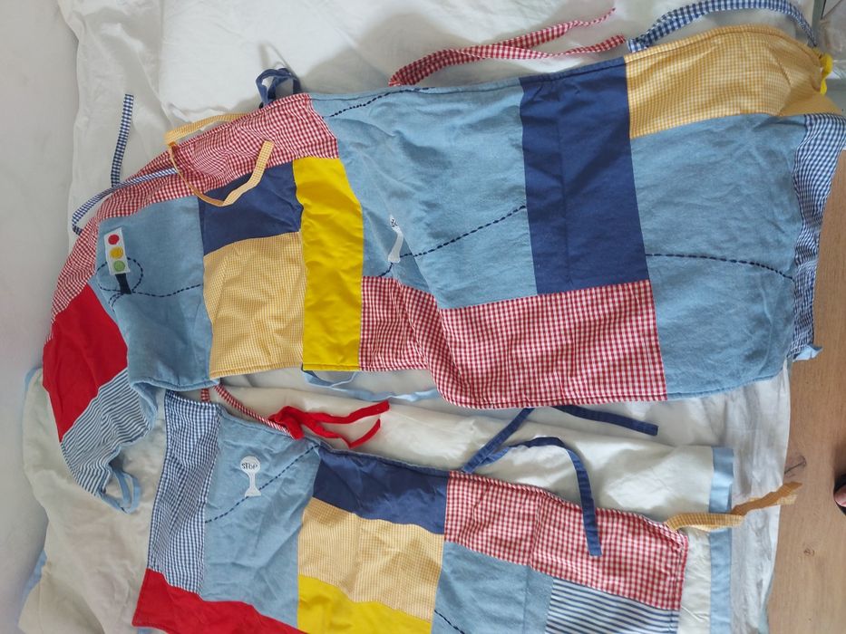 Colcha, protecção e cortinado, decoração  quarto de bebé