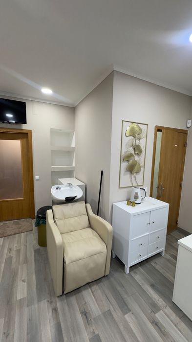 Alugam-se Gabinetes Equipados para Estética | Santo António dos Cavaleiros