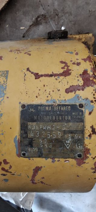 Silnik elektryczny z motoreduktorem