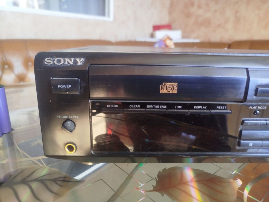 кассетная декa с CD плеером Sony TXD-RE210