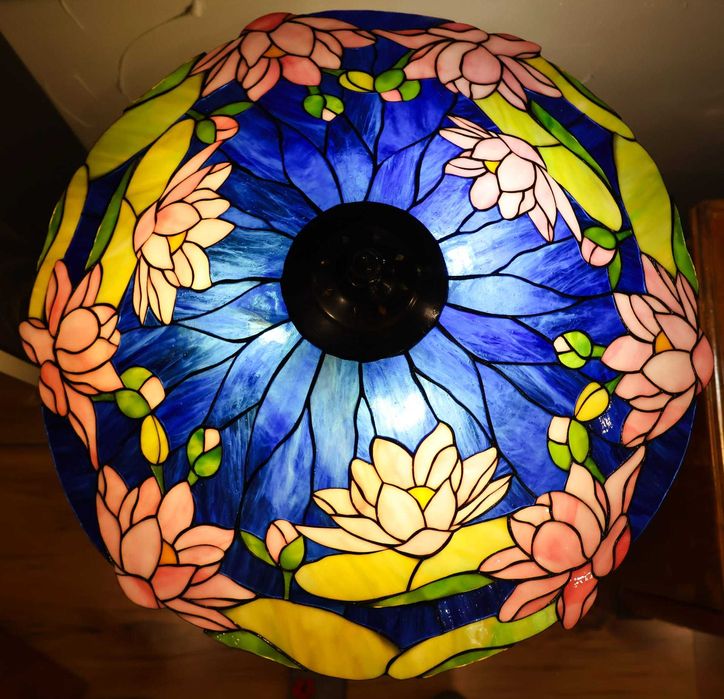Lampa witrażowa Lilie