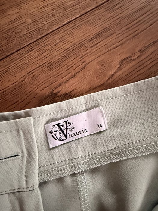 Stylowe spodnie cargo w kolorze pistacjowym