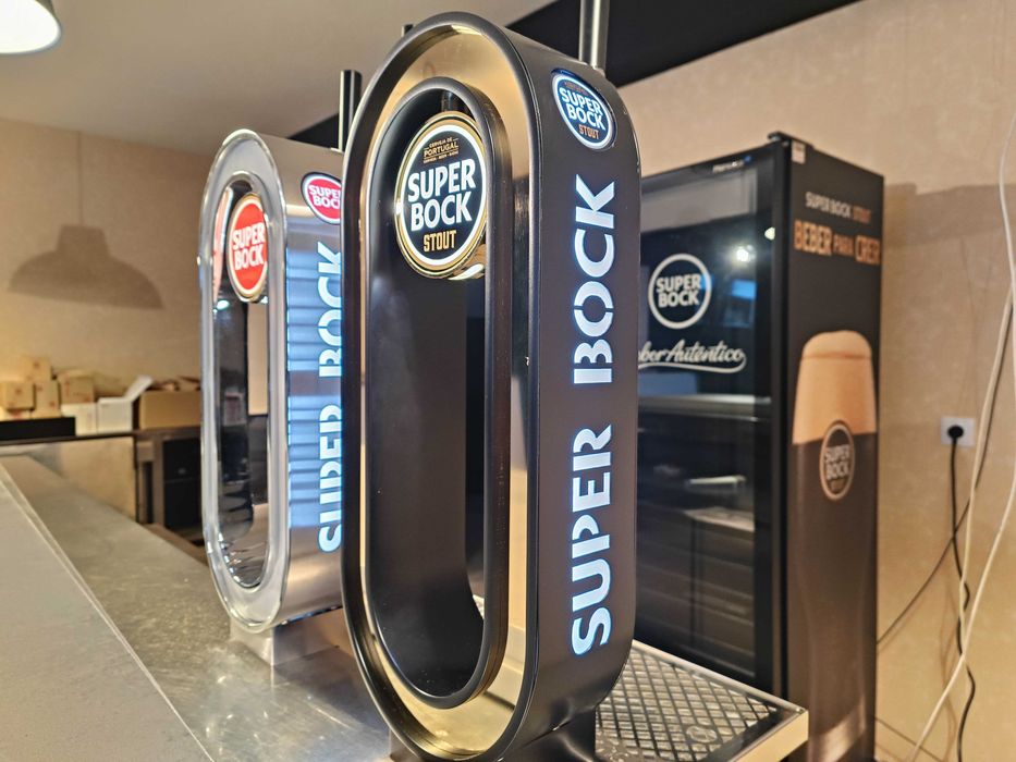 Café/Restaurante grande em funcionamento