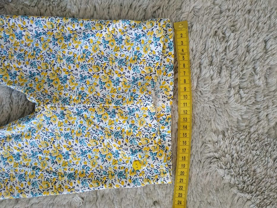 Legginsy/białe/kwiatki/ źółte/niebieskie/Coccodrillo/r.80