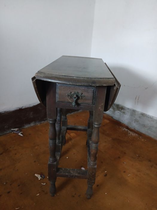 Mesa para colocar garrafas