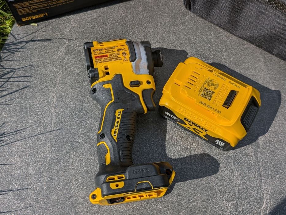 Продам DeWALT DCF850P1