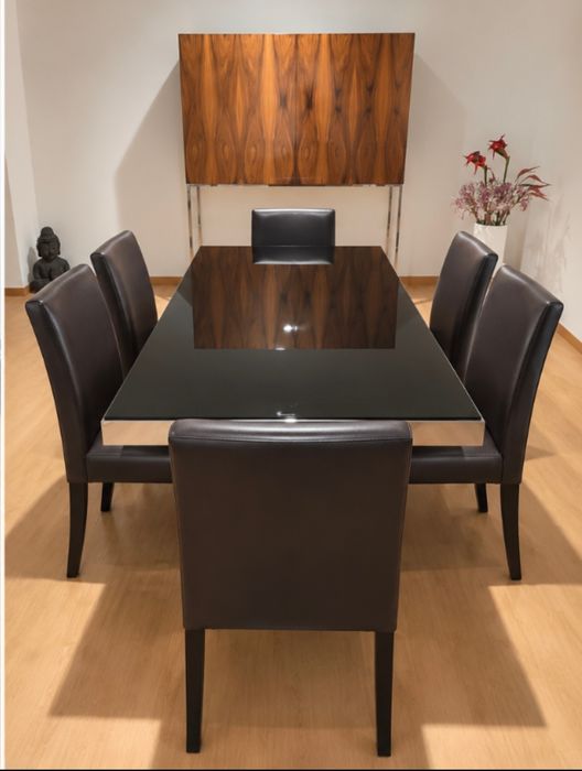 Mesa de Jantar em Inox com 6 cadeiras em pele.