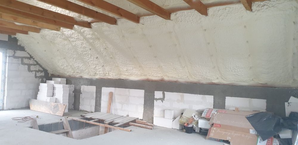 Piana pur ocieplanie stopy poddasza dachy,docieplanie,strych