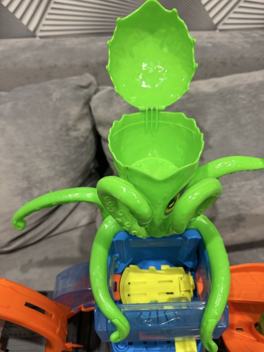 Трек Хот Вілс ,восмініг ,зміни колір (оригінал)