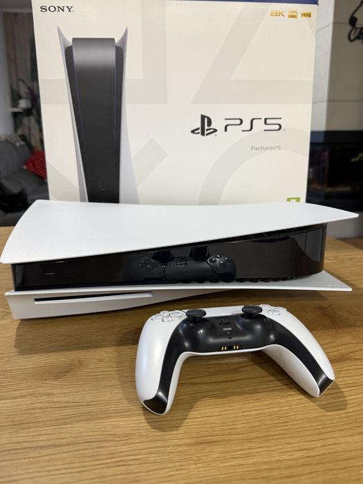 PS5 z napędem + SSD Kingston 2TB- stan idealny- komplet gotowa do gry