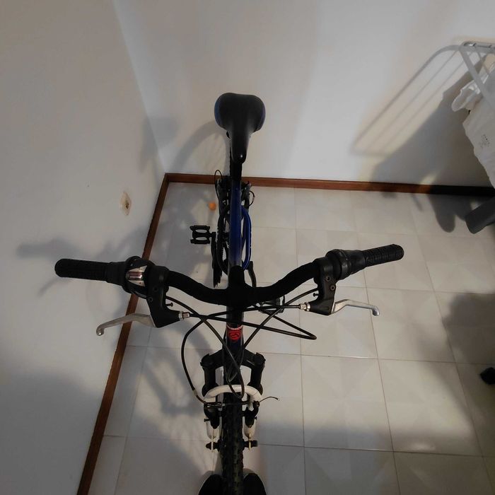 Bicicleta revisada com pneus novos