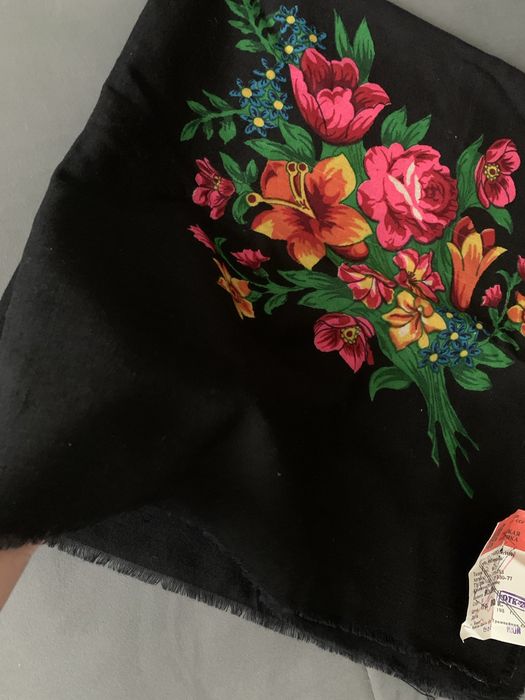 Новый шерстяный платок размер 90/90