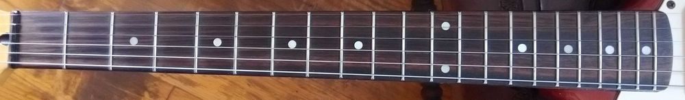 Guitarra (Squier by Fender Stratocaster Standard Fiesta Red Made in Korea 1989) Ligei a um Amplificador Gibson