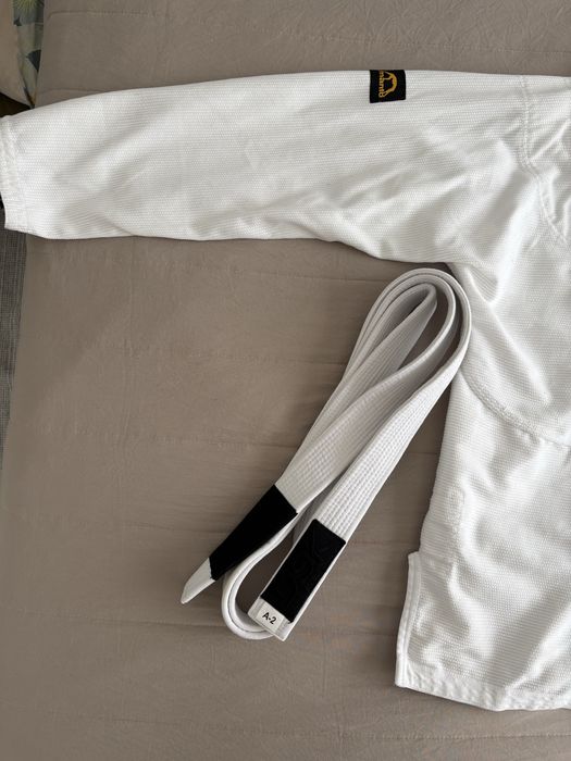 Kimono BJJ Manto branco tamanho A2 + cinto — como novo